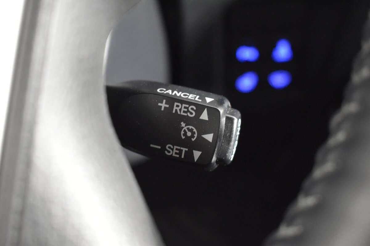 Toyota Land Cruiser Prado, 2018 Фото №18