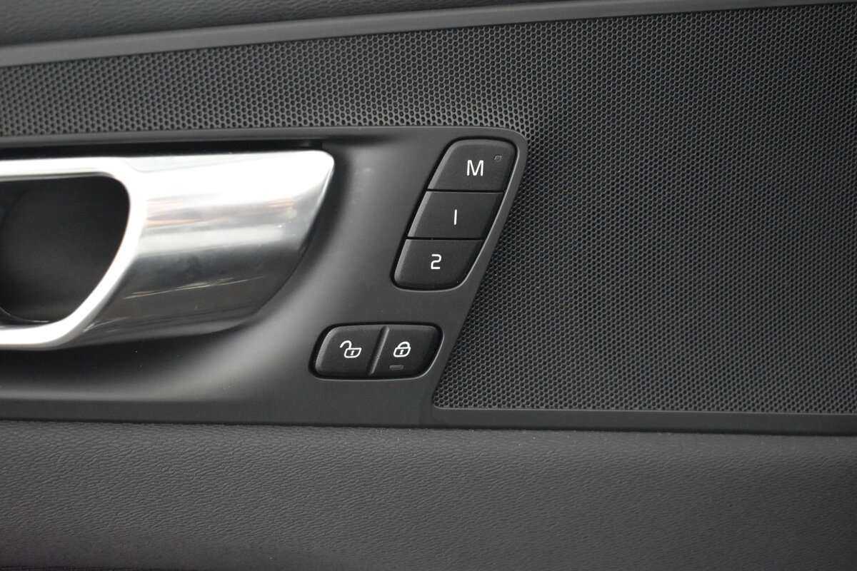 Volvo XC60, 2020 Фото №9