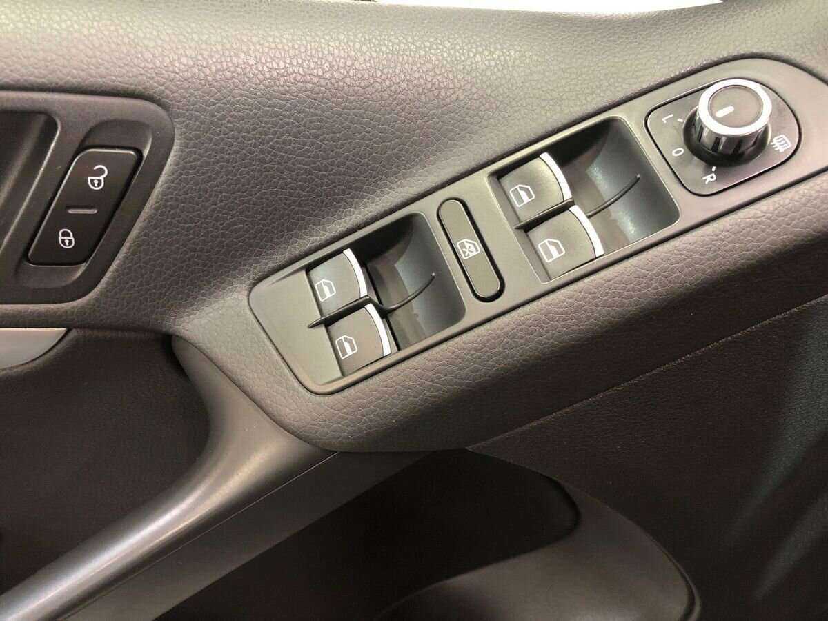 Volkswagen Tiguan, 2011 Фото №18