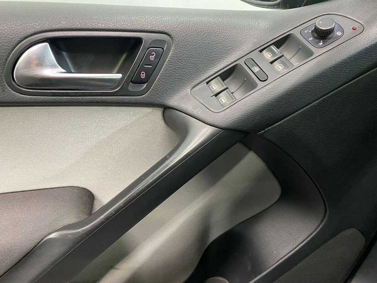 Volkswagen Tiguan, 2011 Фото №17