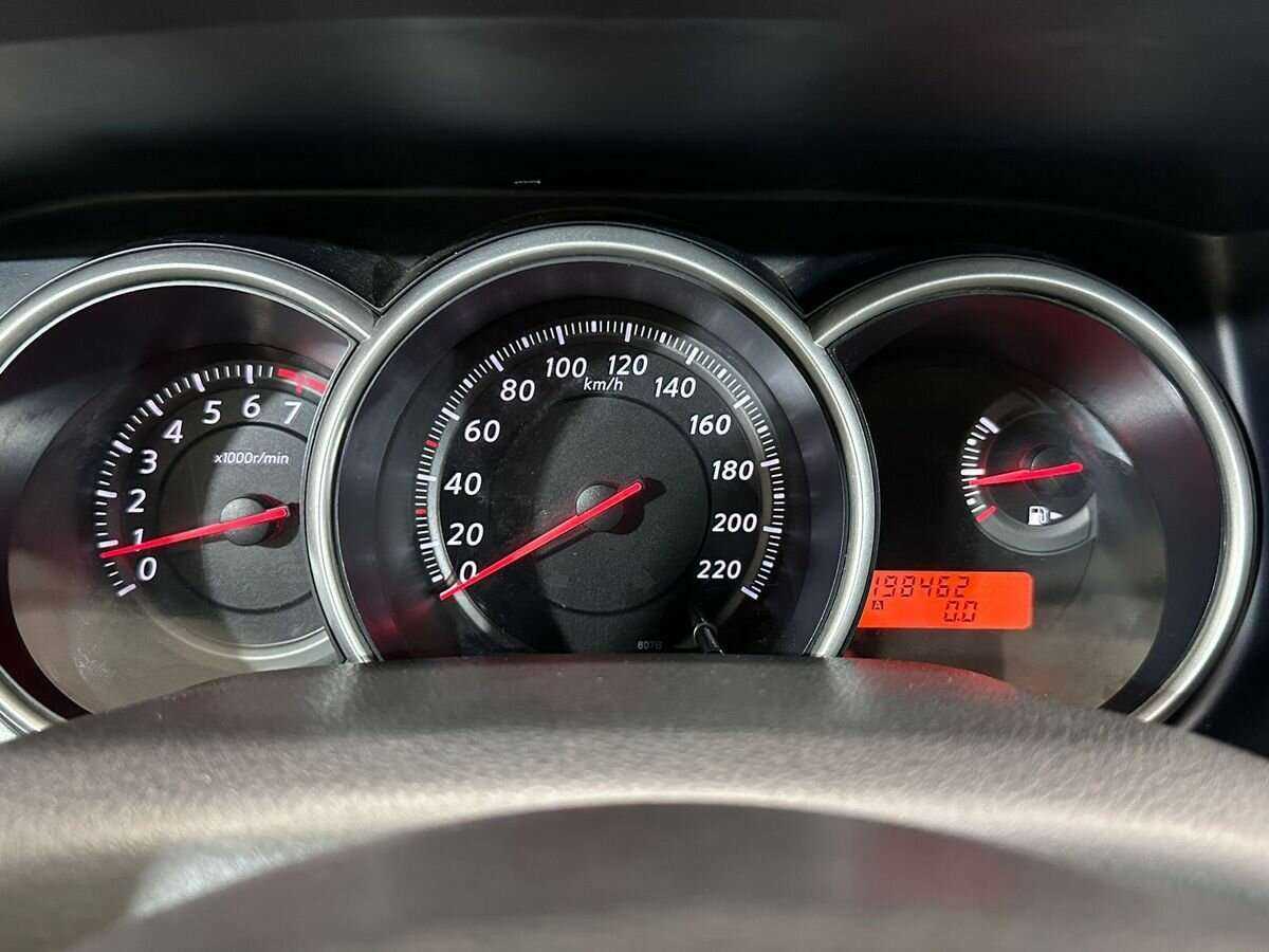 Nissan Tiida, 2010 Фото №12