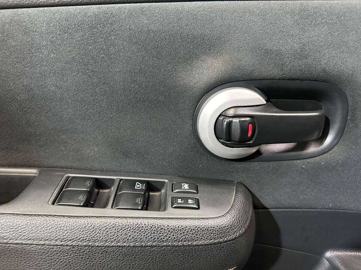 Nissan Tiida, 2010 Фото №14