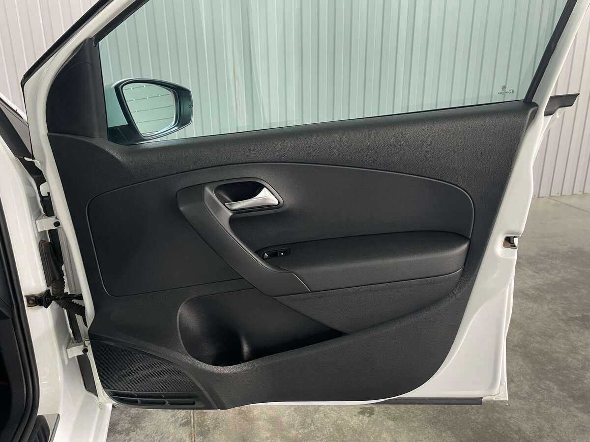 Volkswagen Polo, 2018 Фото №16