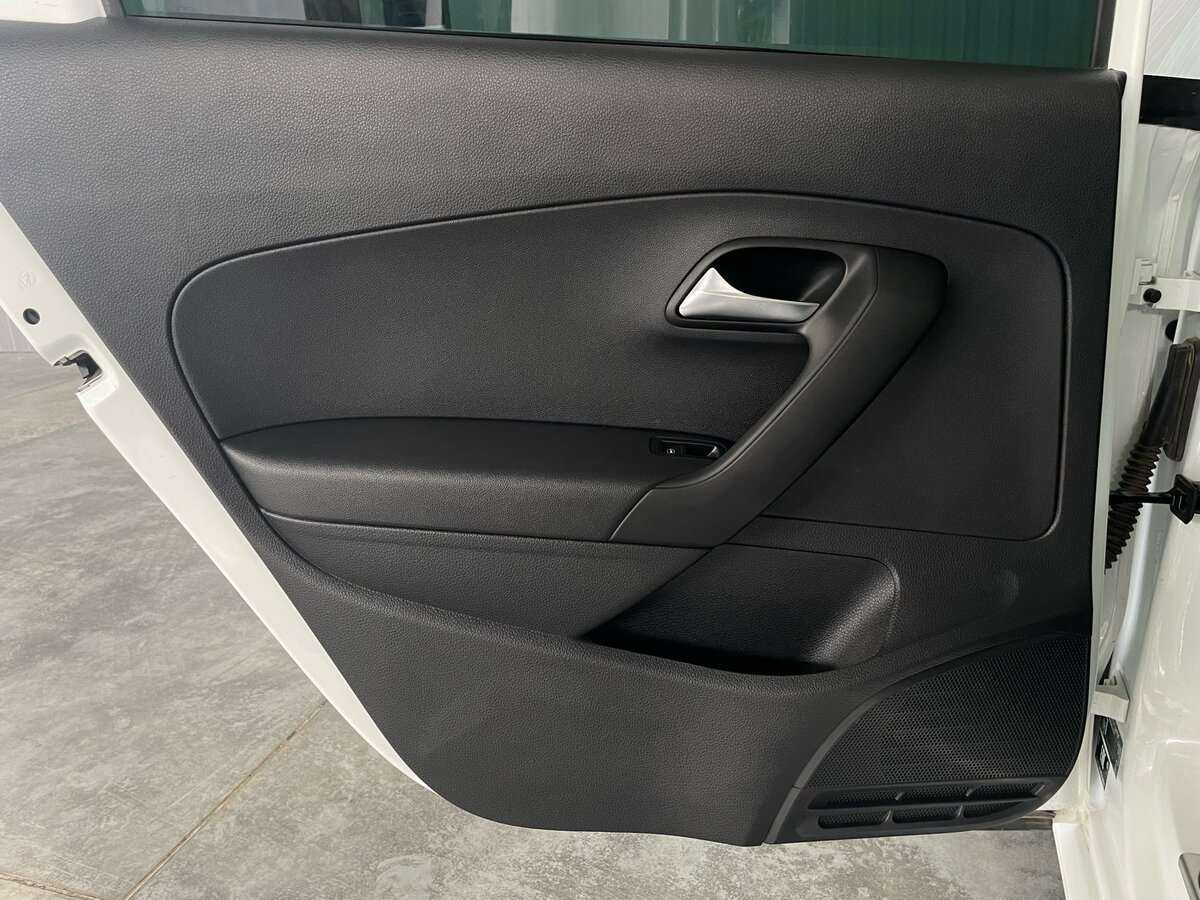 Volkswagen Polo, 2018 Фото №17