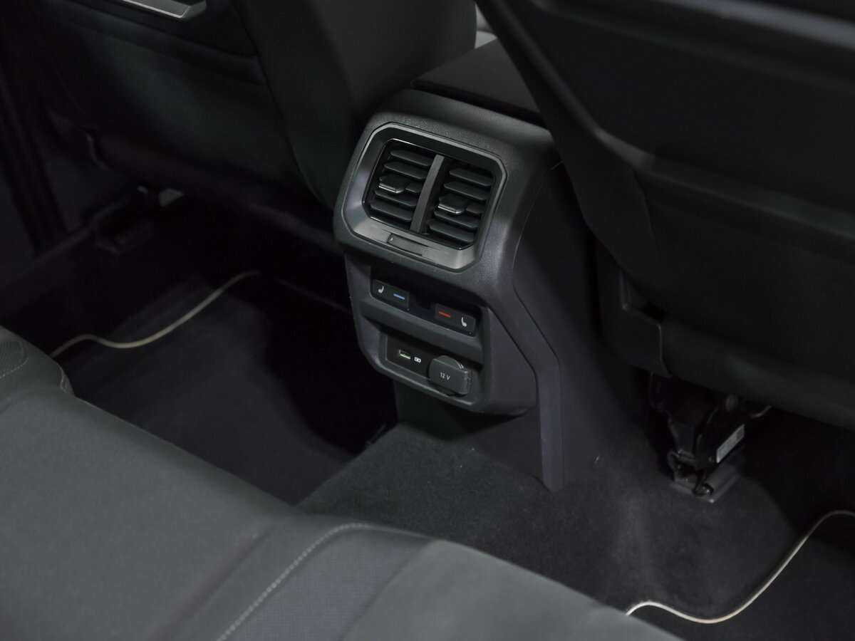 Volkswagen Tiguan, 2019 Фото №15