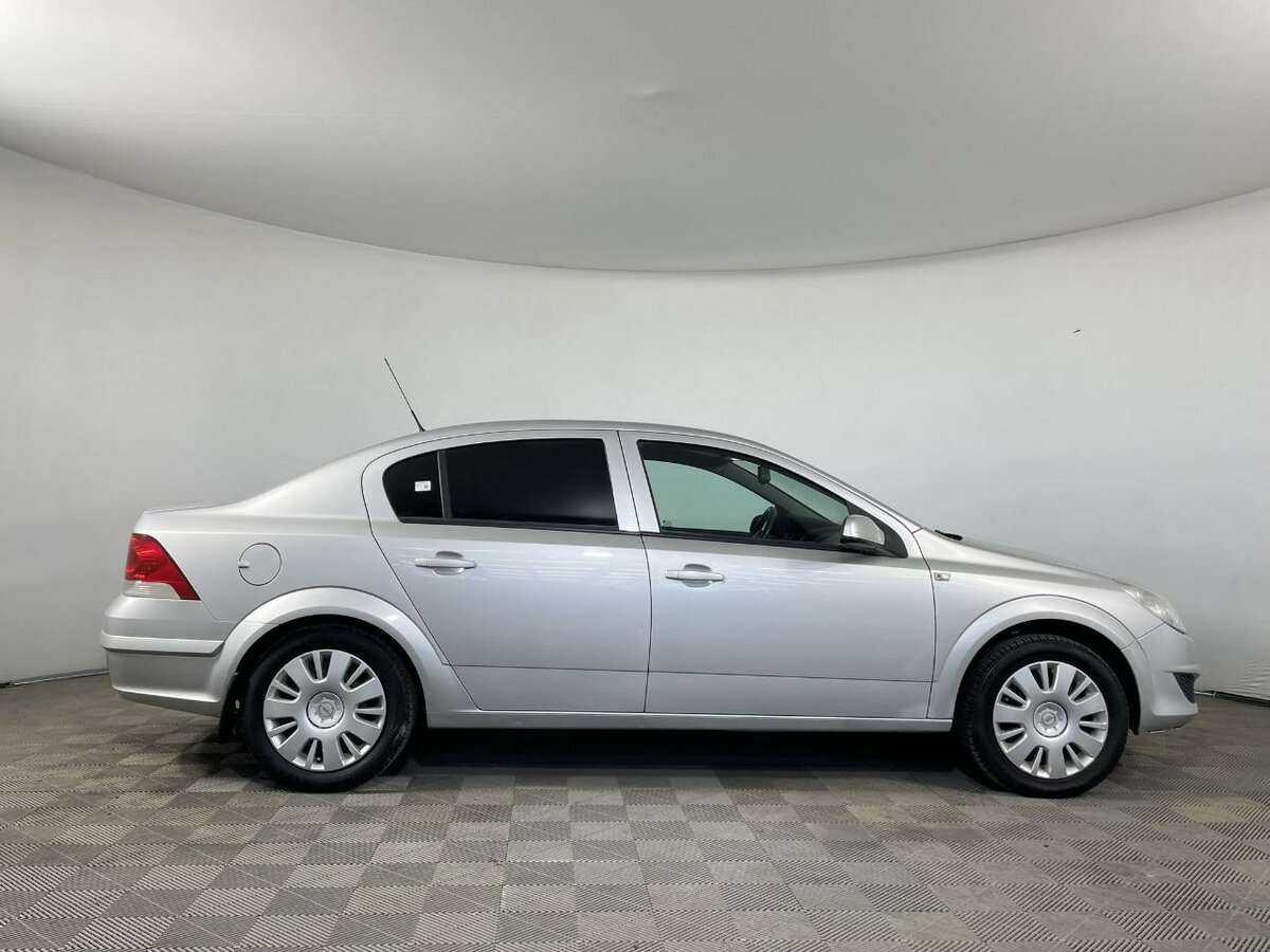 Opel Astra, 2010 - 167 660 км. | Фото №3