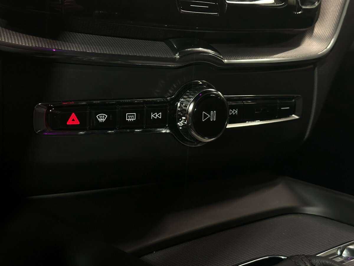 Volvo XC60, 2019 Фото №15