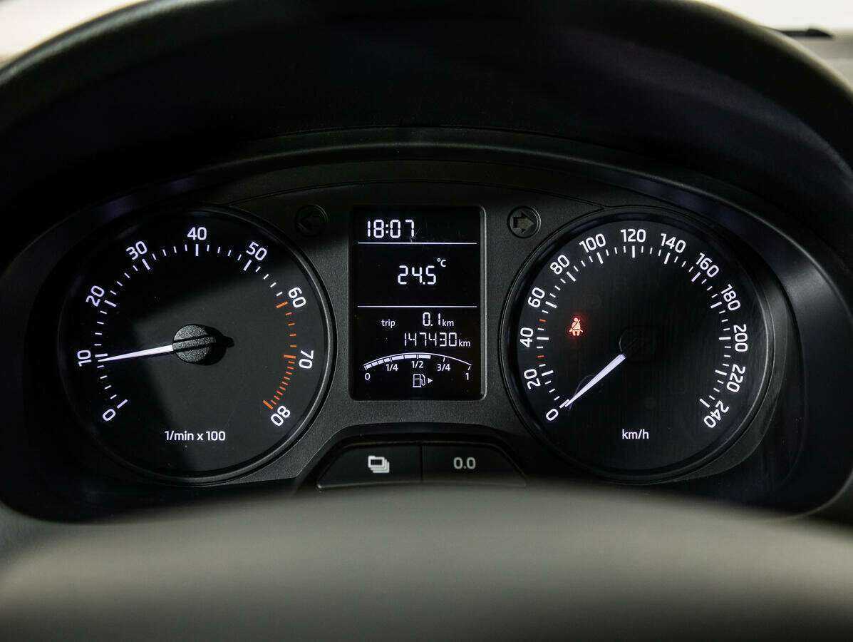 Skoda Rapid, 2015 Фото №11