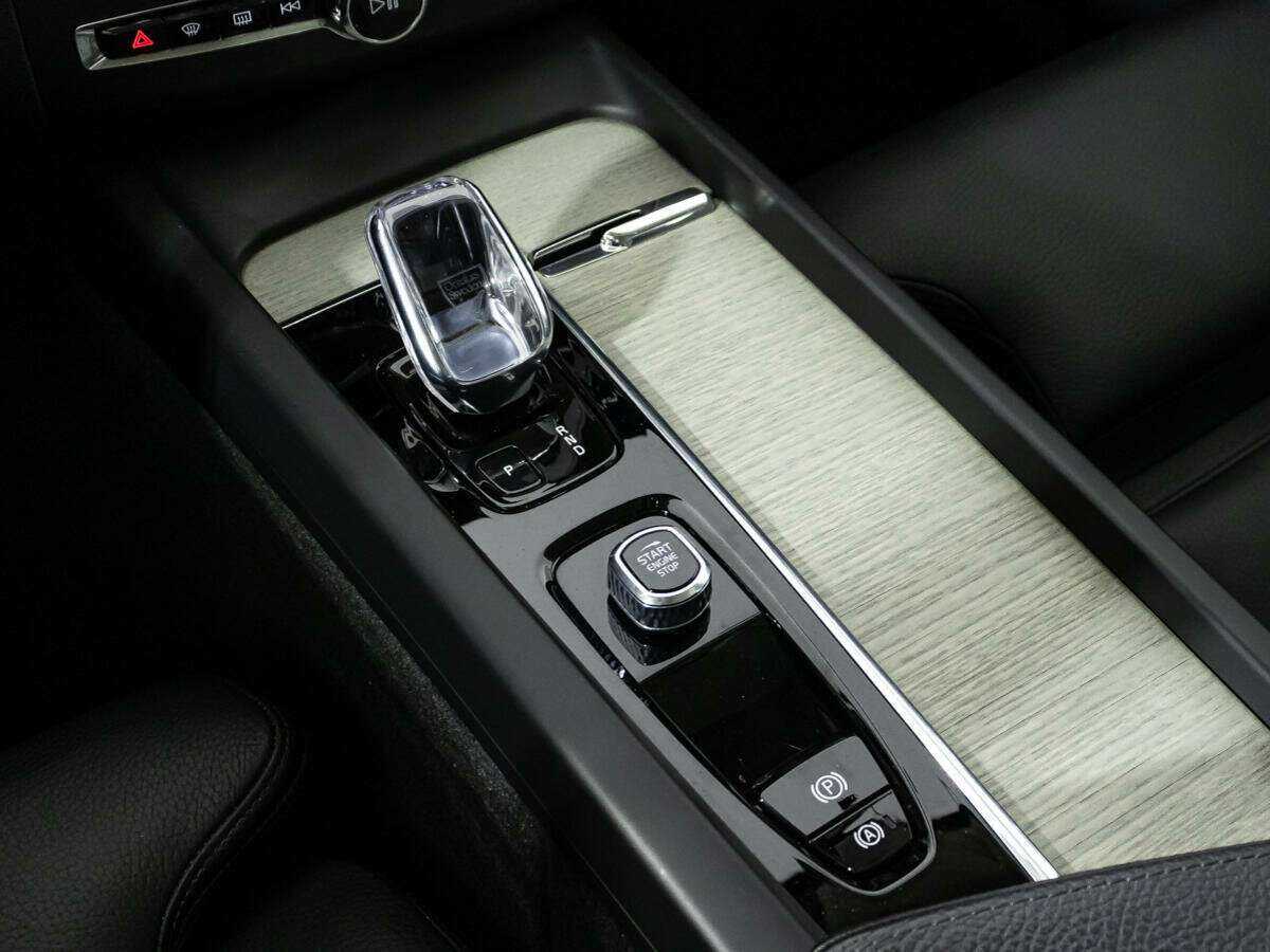 Volvo XC60, 2021 Фото №17