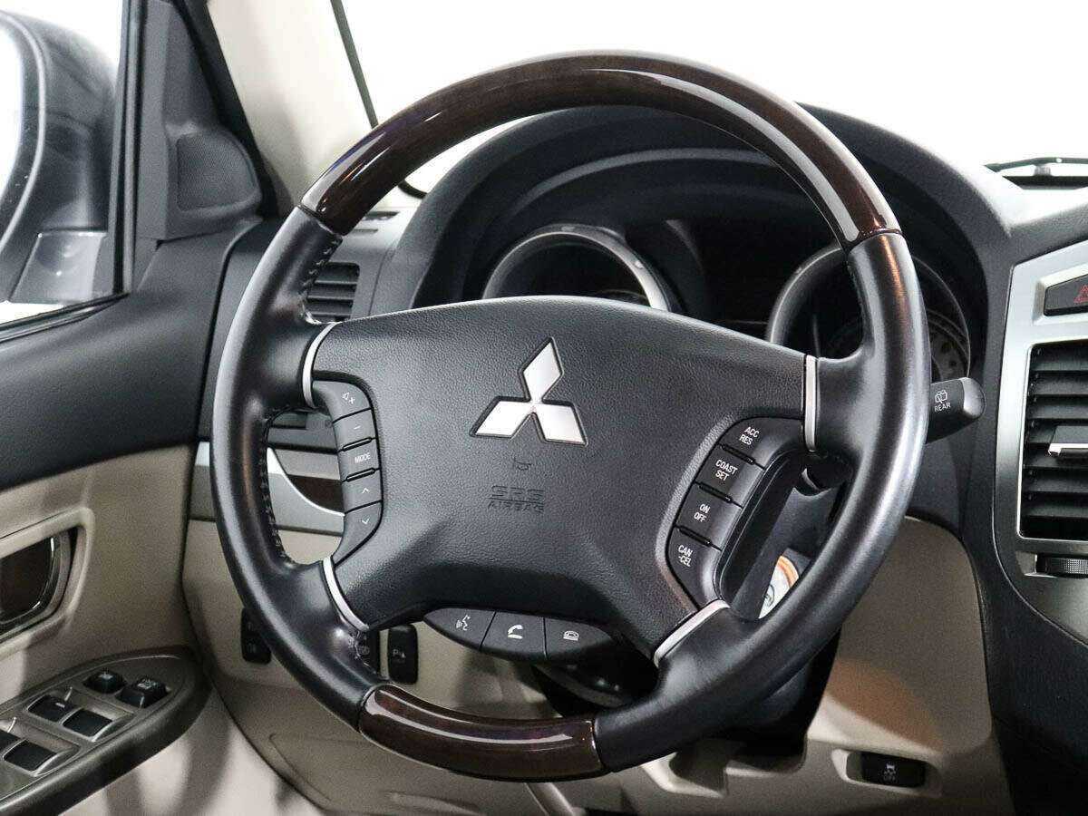 Mitsubishi Pajero, 2019 Фото №17