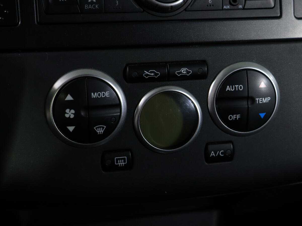 Nissan Tiida, 2011 Фото №15