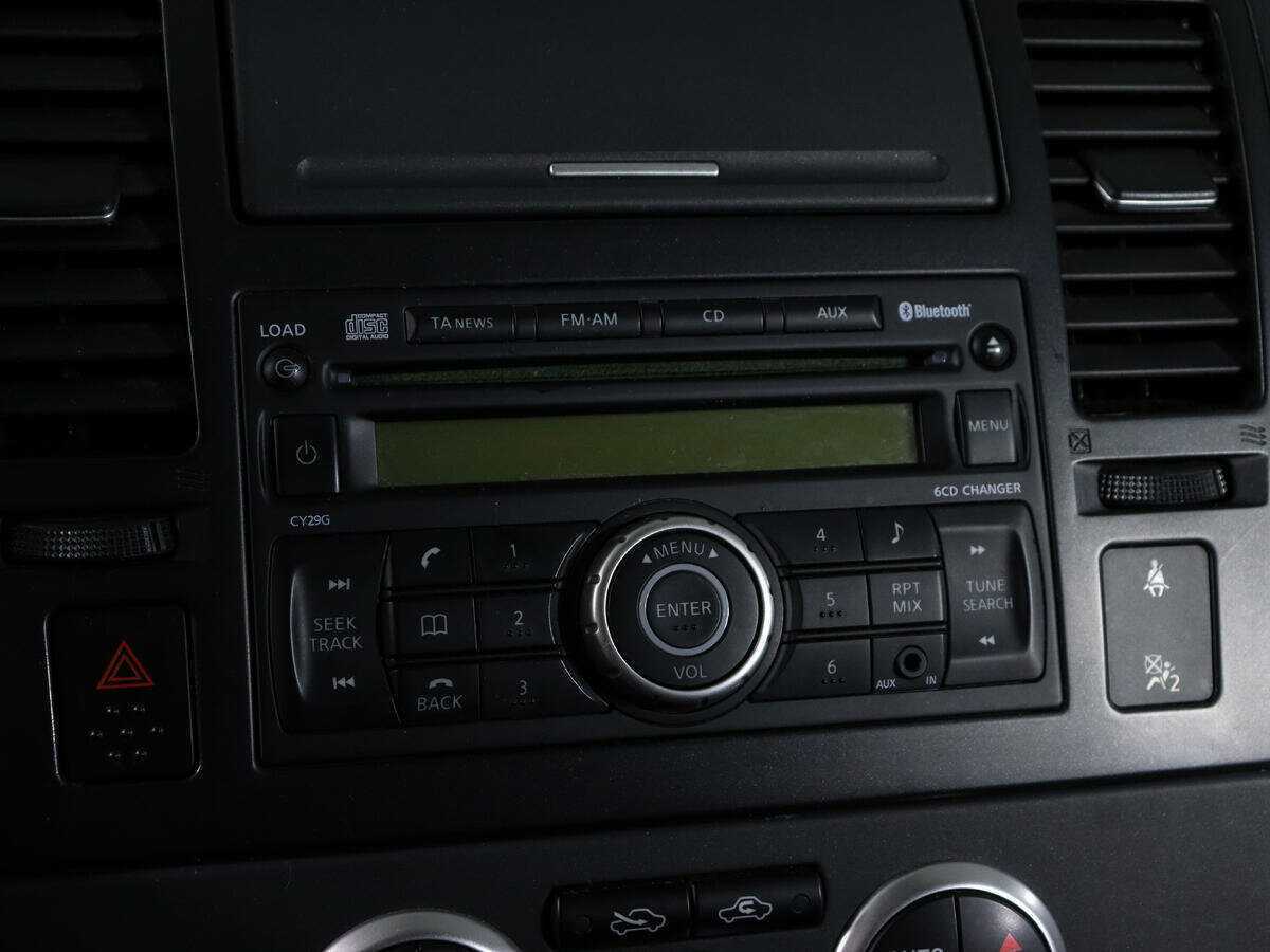 Nissan Tiida, 2011 Фото №16