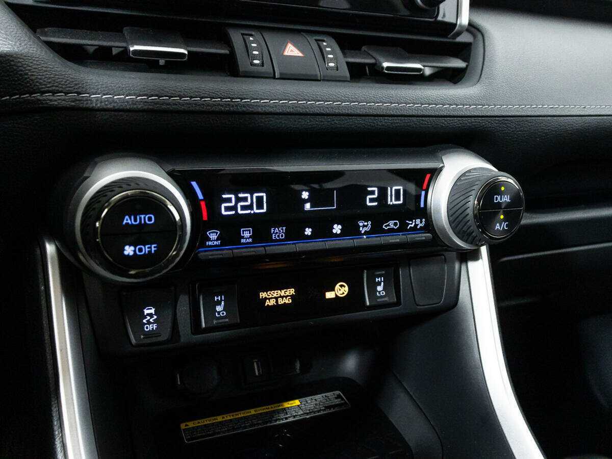 Toyota RAV4, 2022 Фото №18
