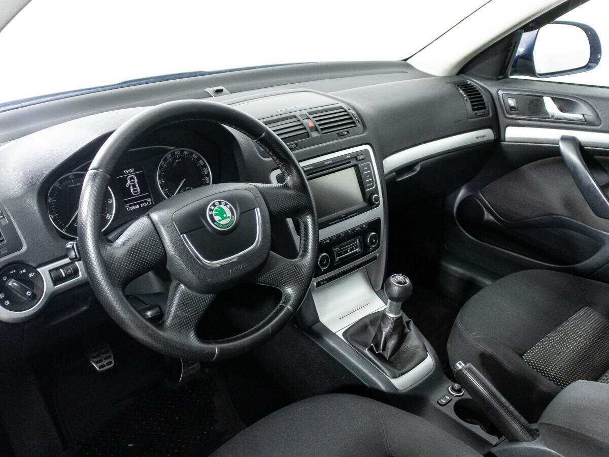 Skoda Octavia Scout, 2011 Фото №11
