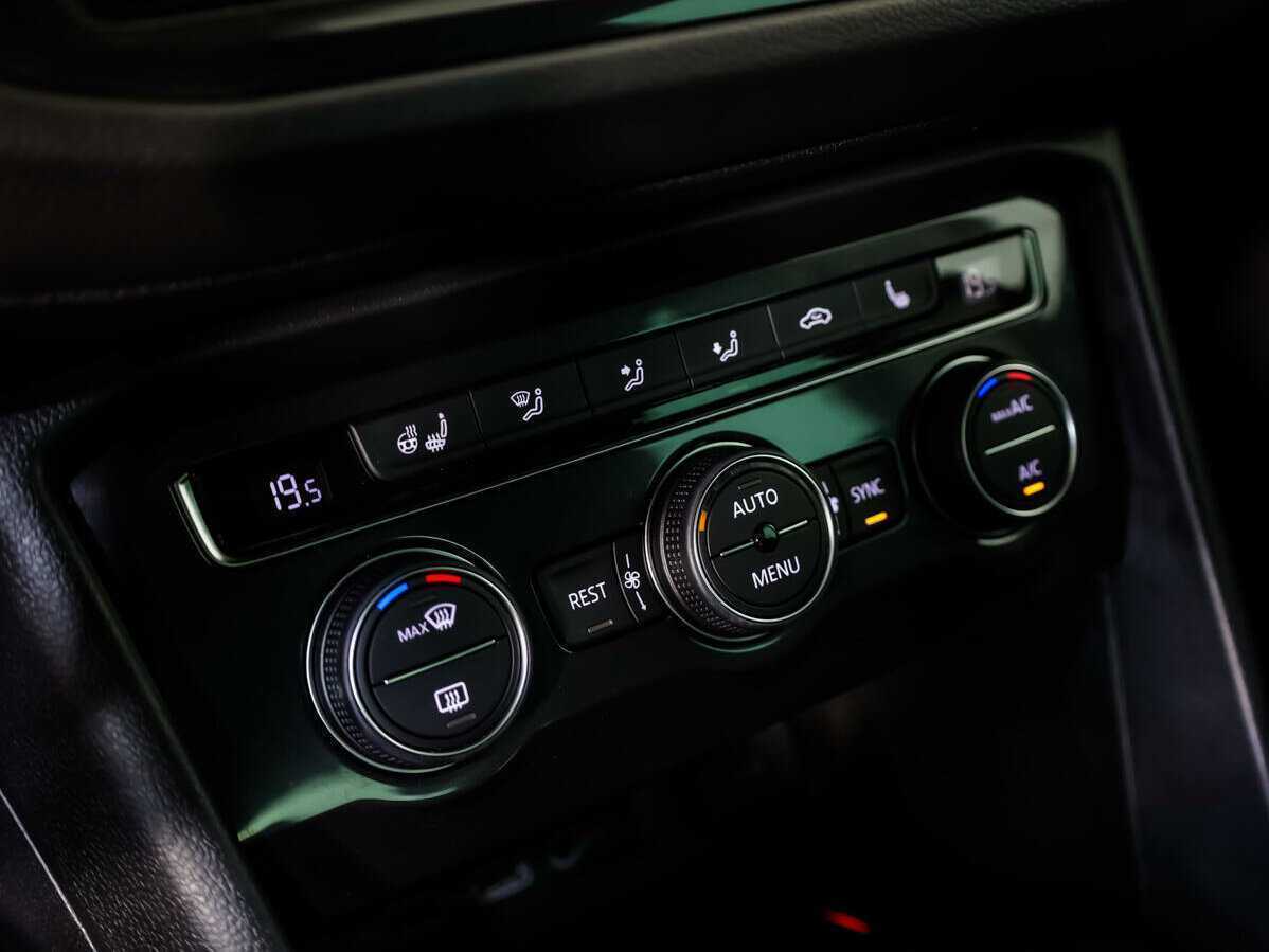 Volkswagen Tiguan, 2018 Фото №13