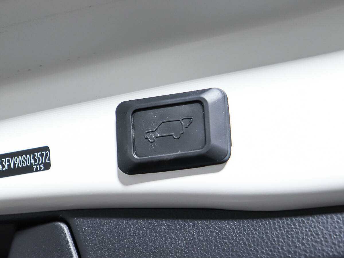 Toyota RAV4, 2022 Фото №18