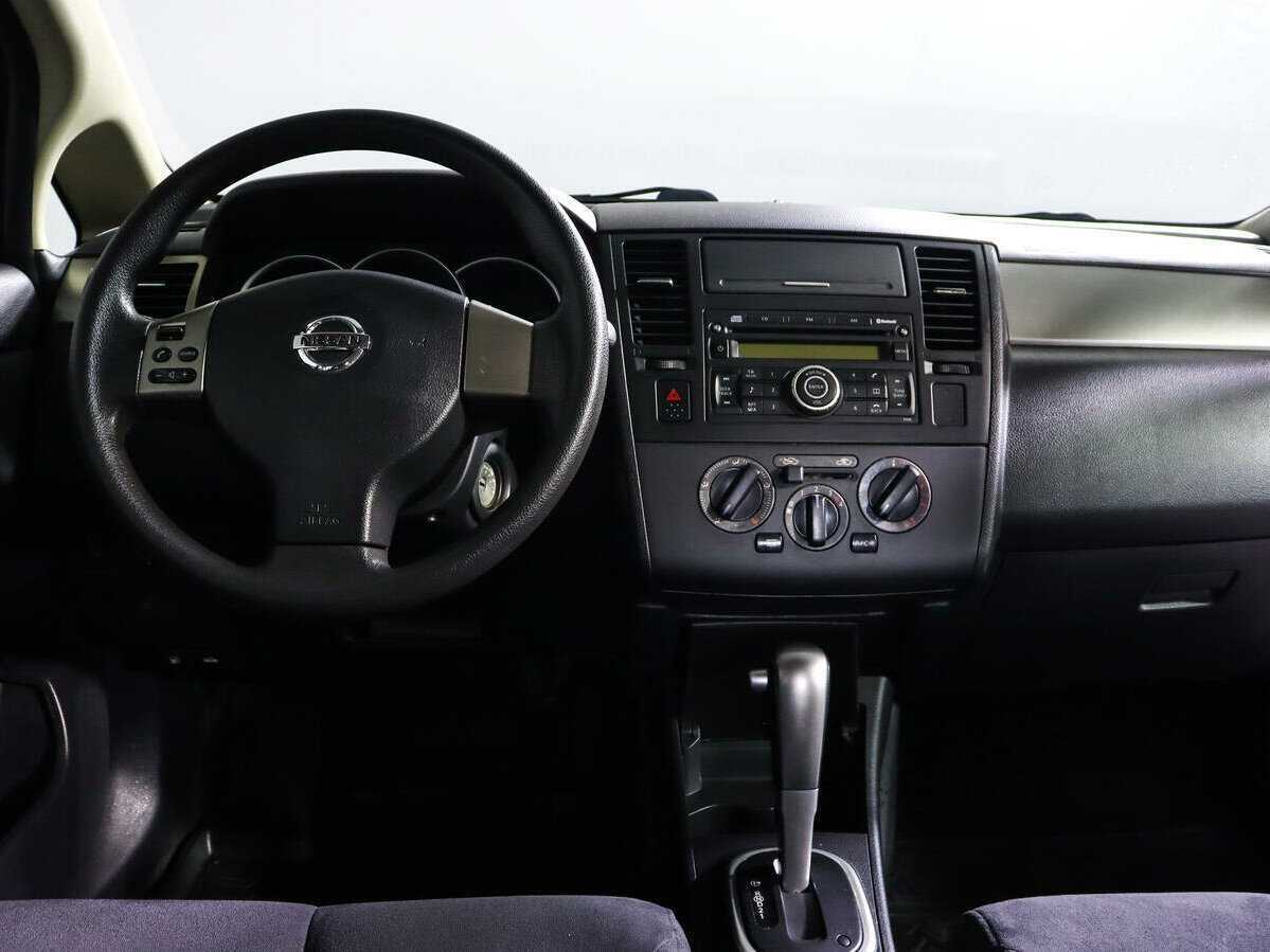 Nissan Tiida, 2010 Фото №10