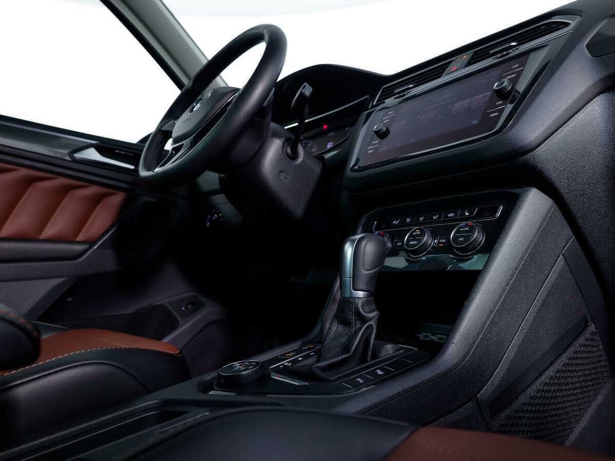 Volkswagen Tiguan, 2018 Фото №15