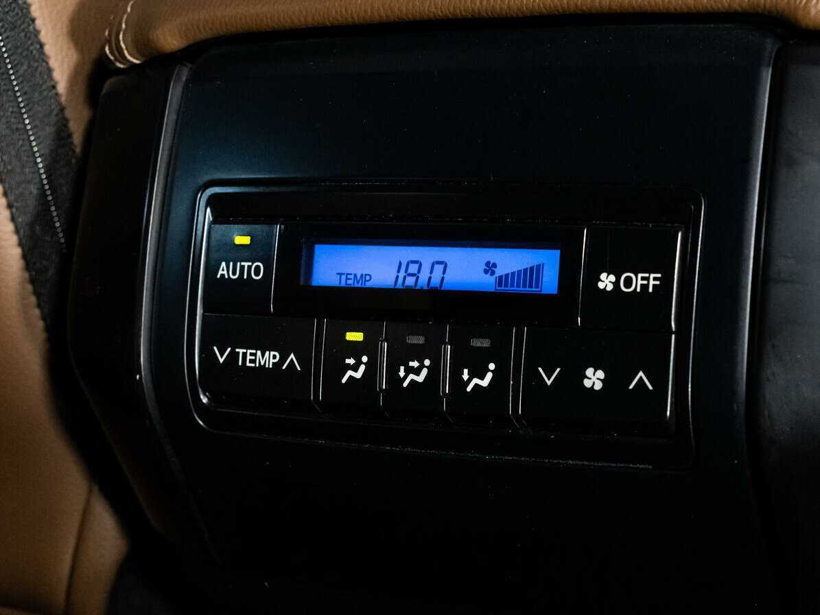 Toyota Land Cruiser Prado, 2021 Фото №17