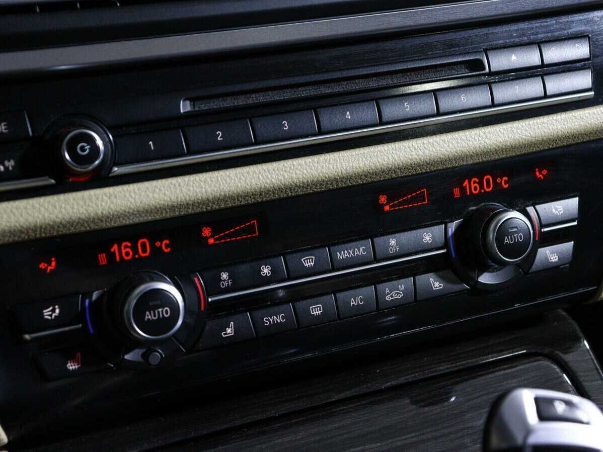 BMW 5 серии 530d xDrive, 2016 Фото №31