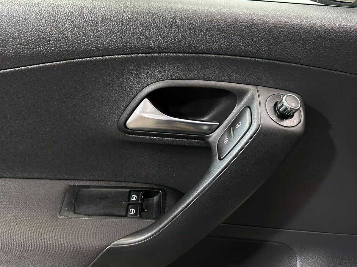 Volkswagen Polo, 2011 Фото №14