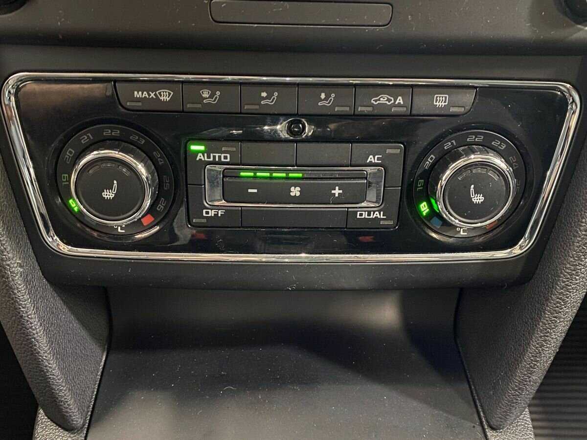 Skoda Superb DSG, 2011 Фото №12