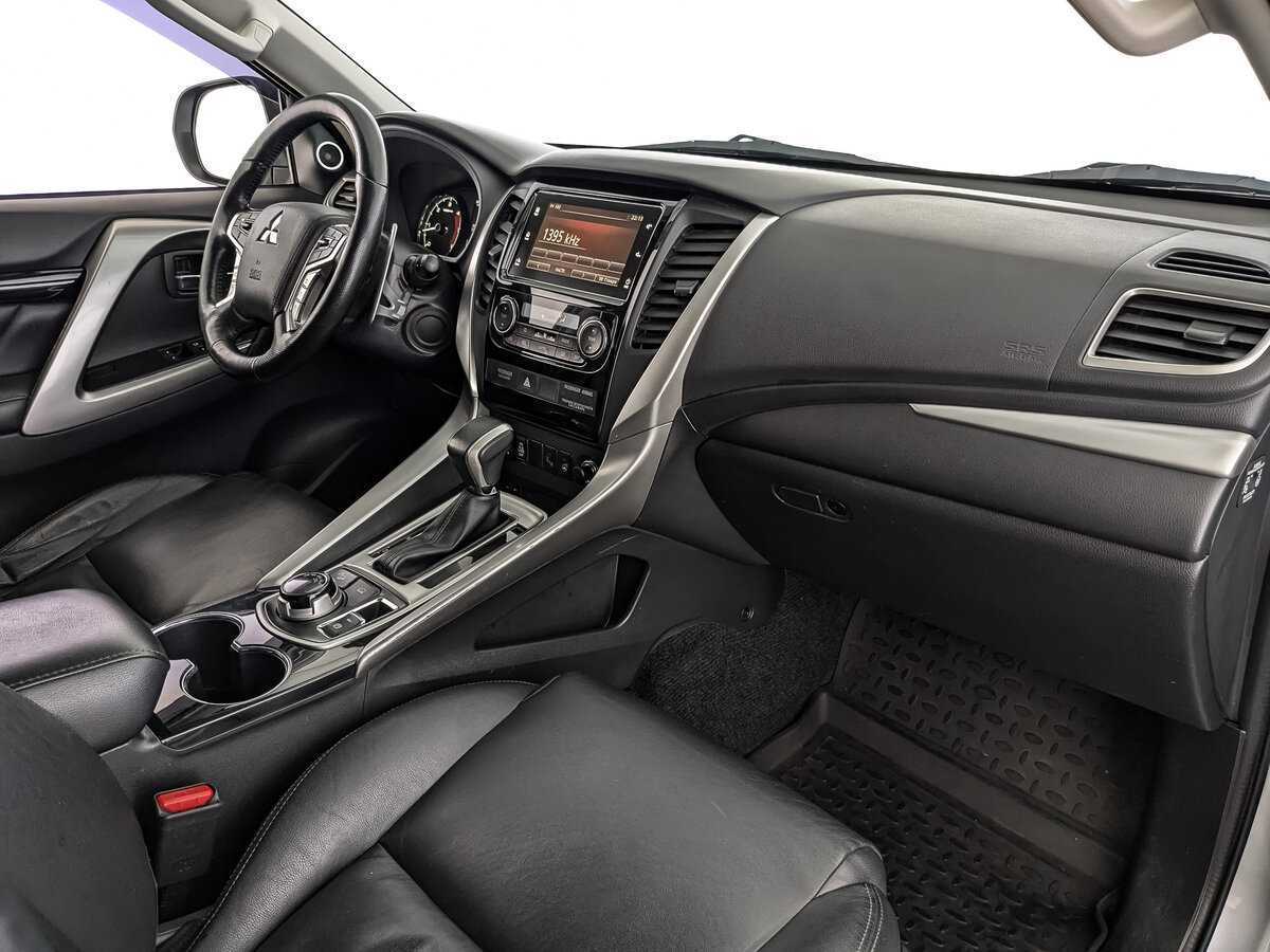 Mitsubishi Pajero Sport, 2018 Фото №9