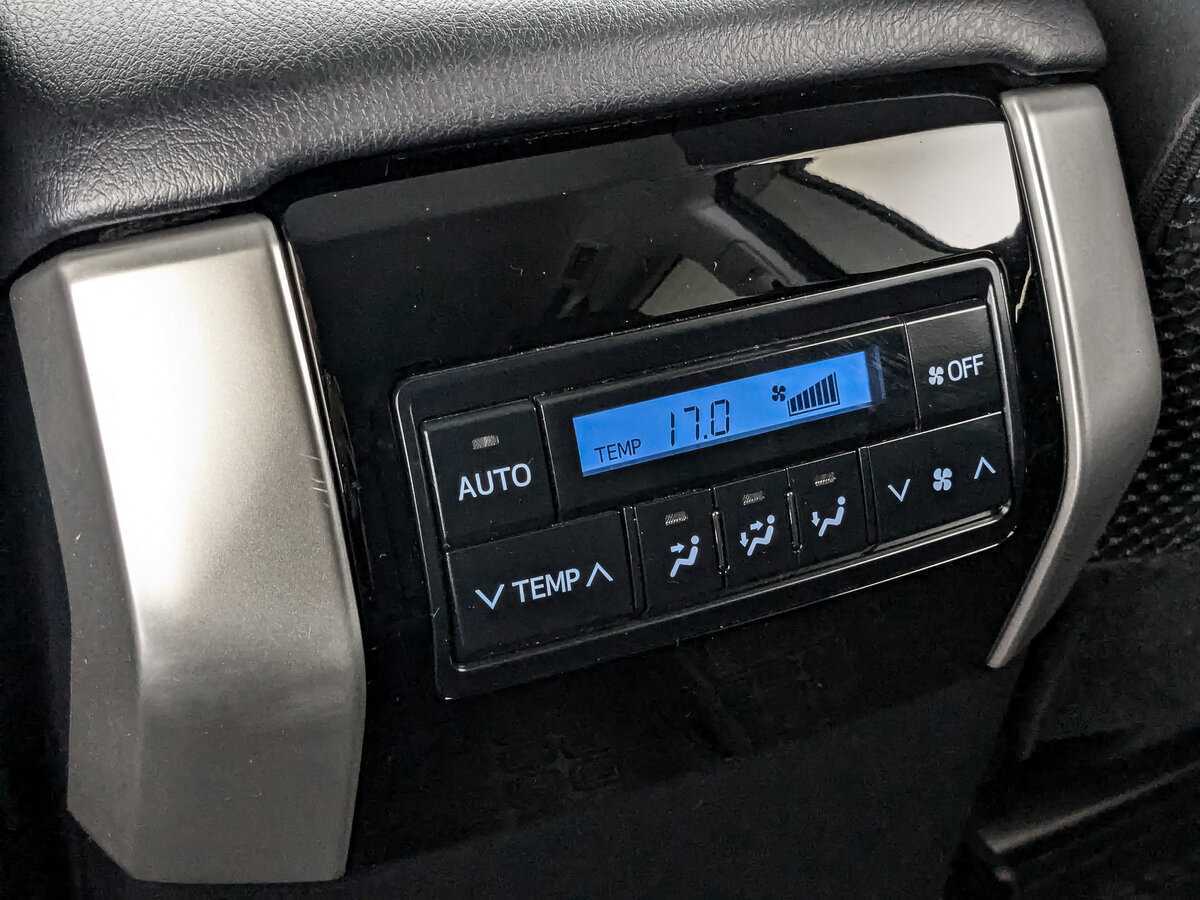 Toyota Land Cruiser Prado, 2021 Фото №21