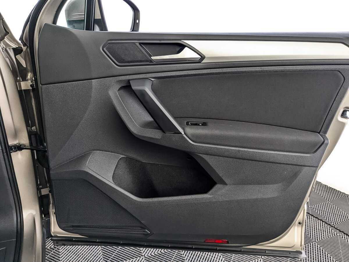 Volkswagen Tiguan, 2019 Фото №21