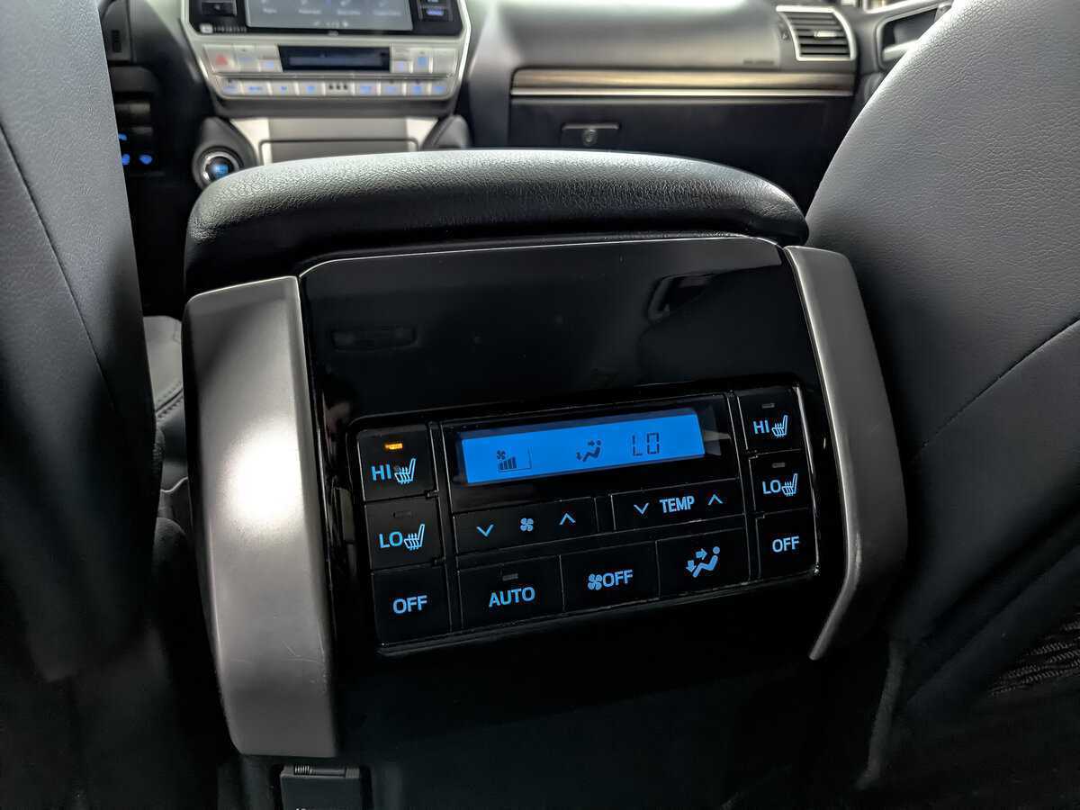Toyota Land Cruiser Prado, 2020 Фото №21