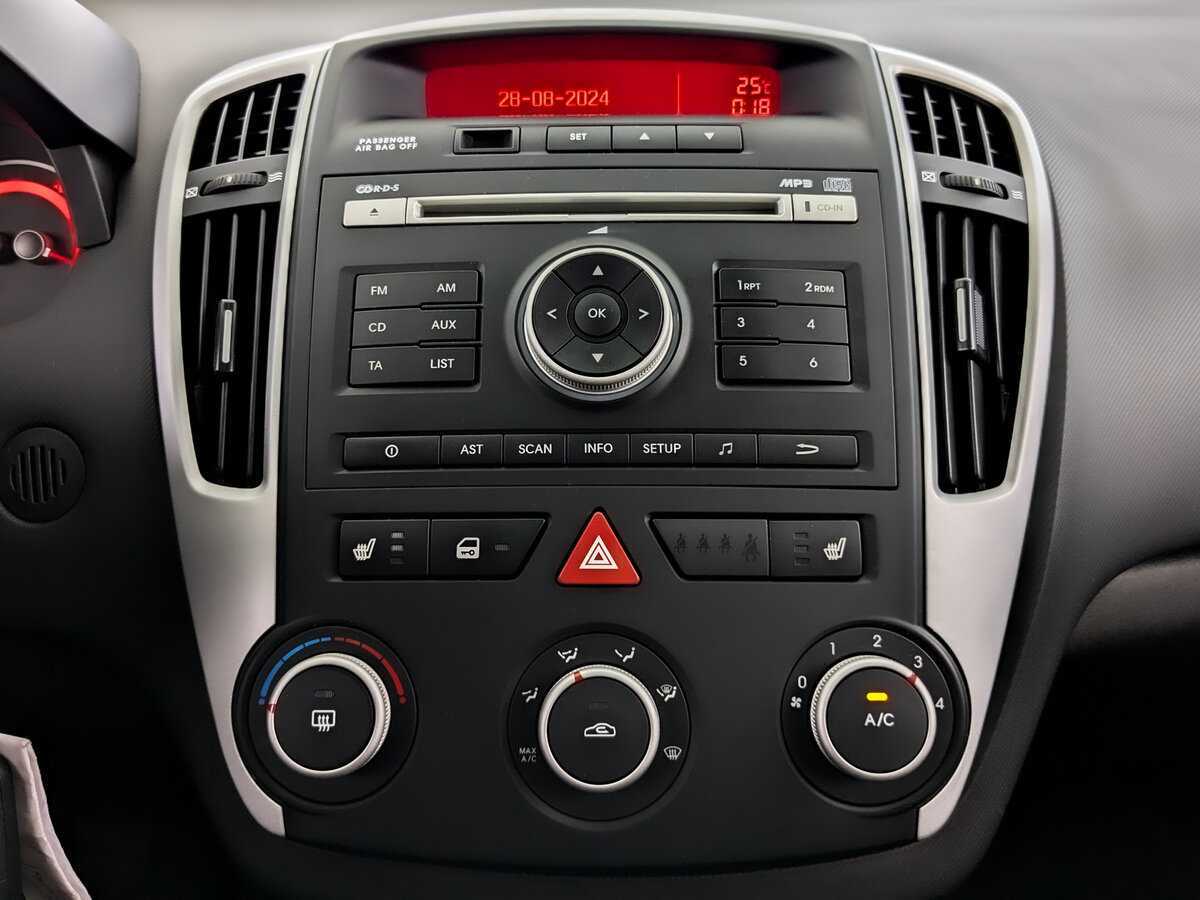 Kia Ceed, 2010 Фото №13