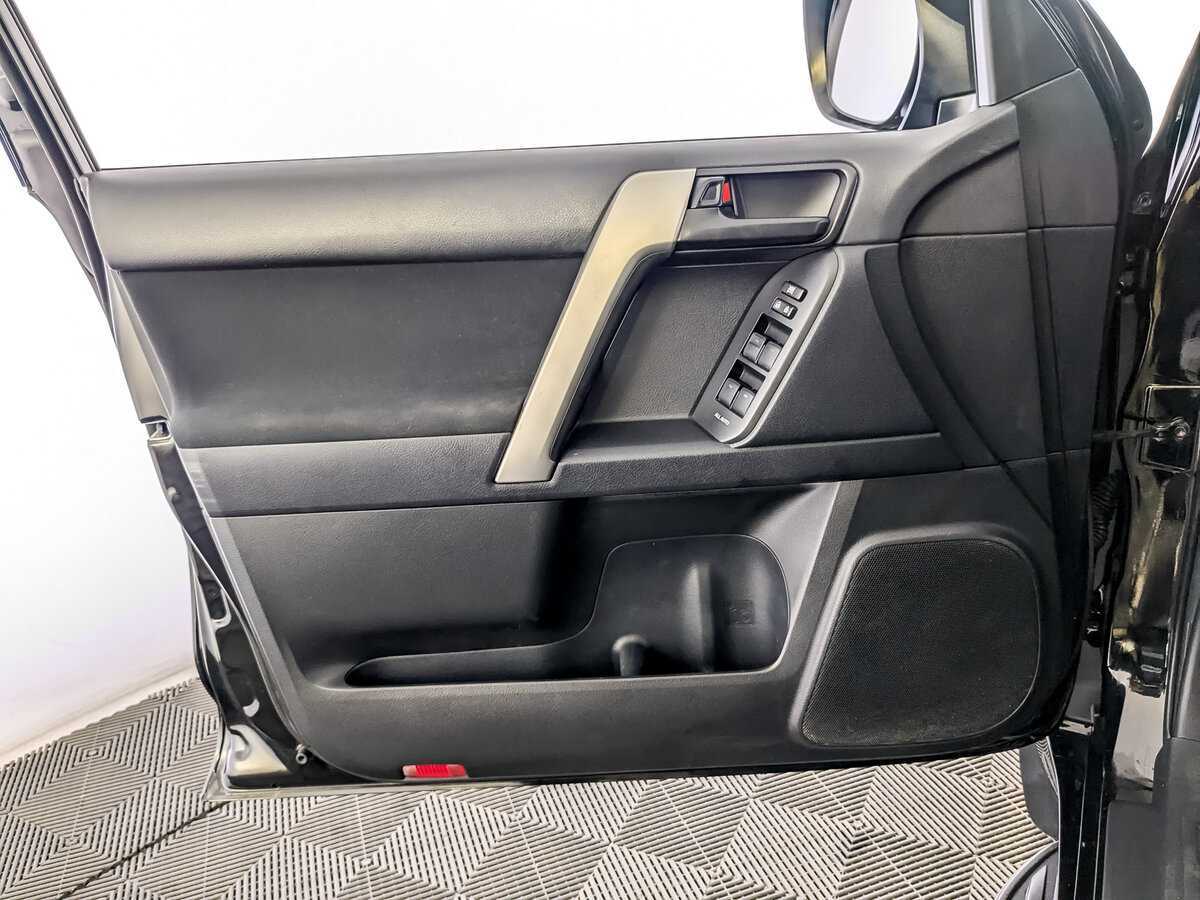 Toyota Land Cruiser Prado, 2017 Фото №13