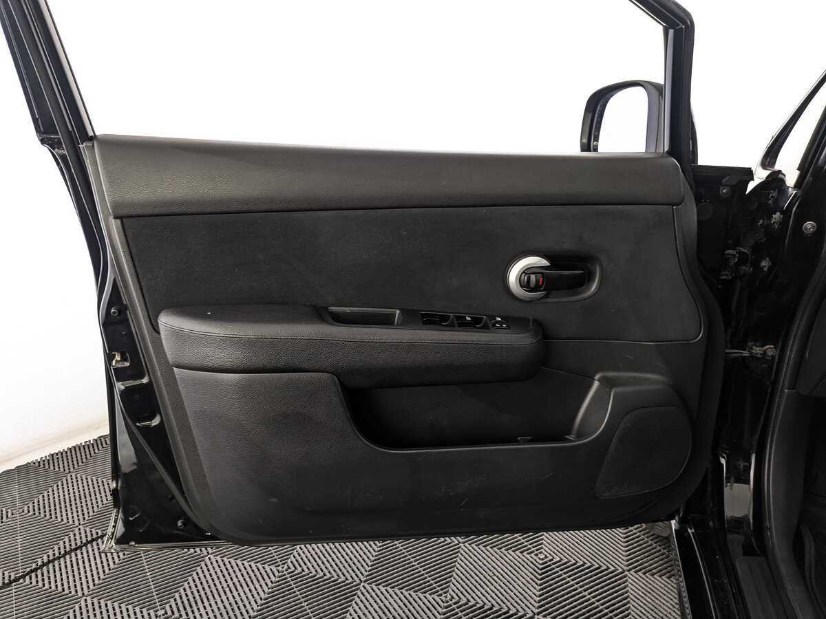 Nissan Tiida, 2011 Фото №15