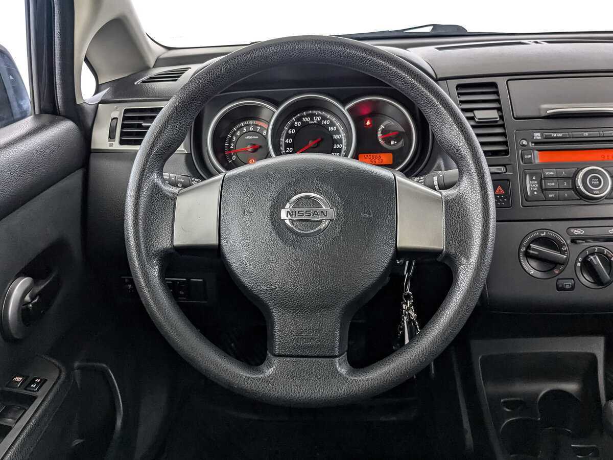 Nissan Tiida, 2011 Фото №18