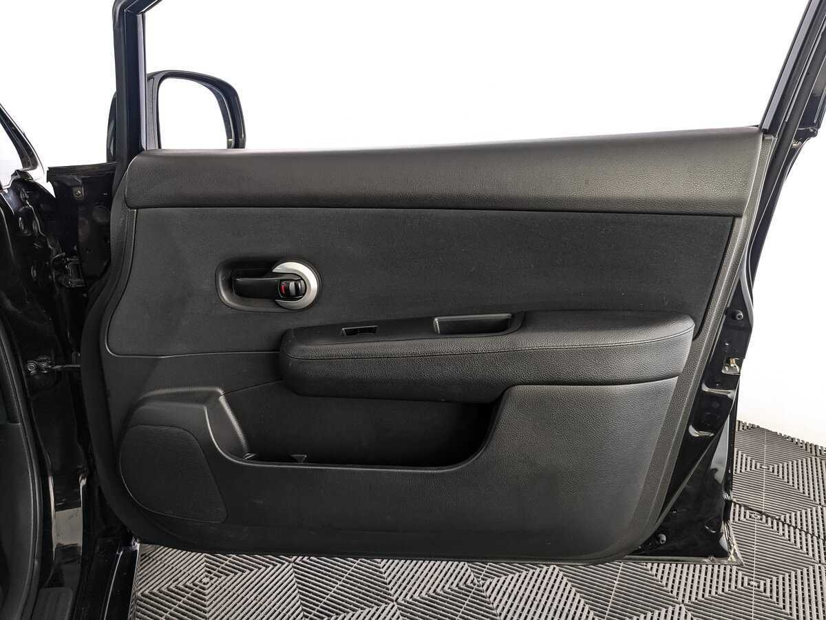 Nissan Tiida, 2011 Фото №21