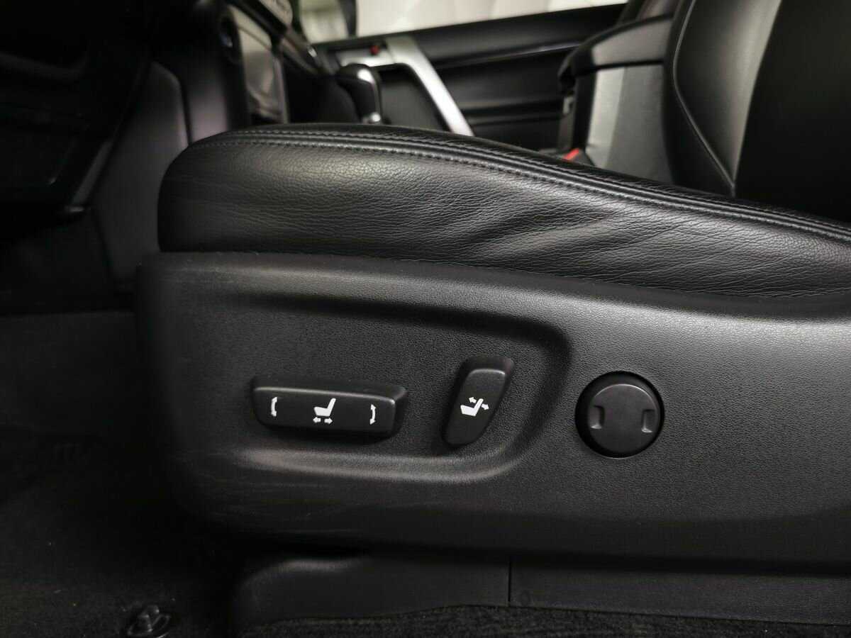 Toyota Land Cruiser Prado, 2020 Фото №17