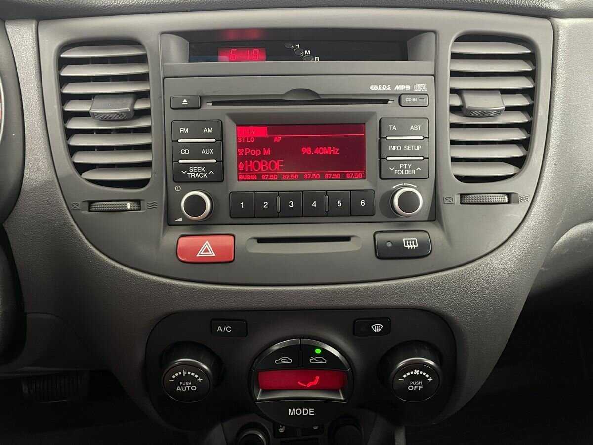 Kia Rio, 2010 Фото №12