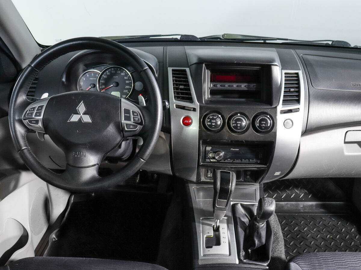 Mitsubishi Pajero Sport, 2010 Фото №11