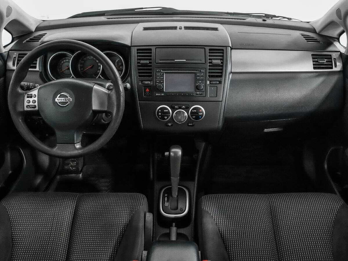 Nissan Tiida, 2010 Фото №11