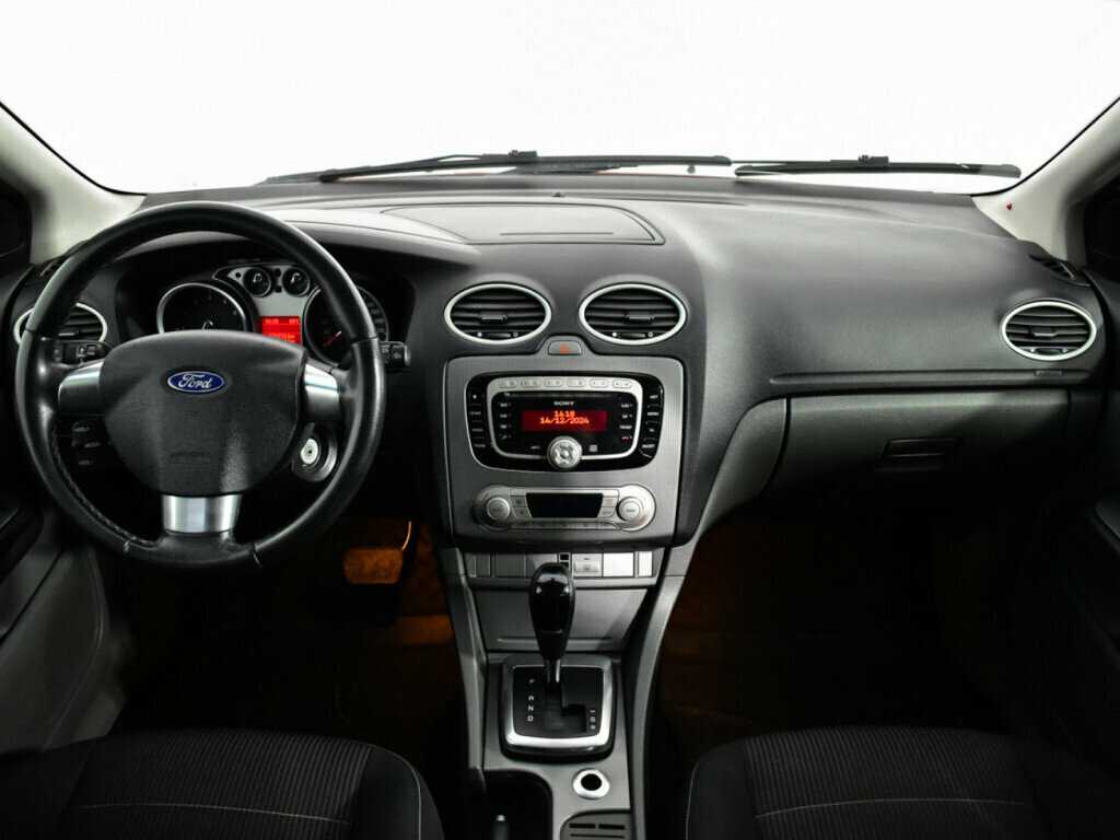 Ford Focus, 2010 Фото №12