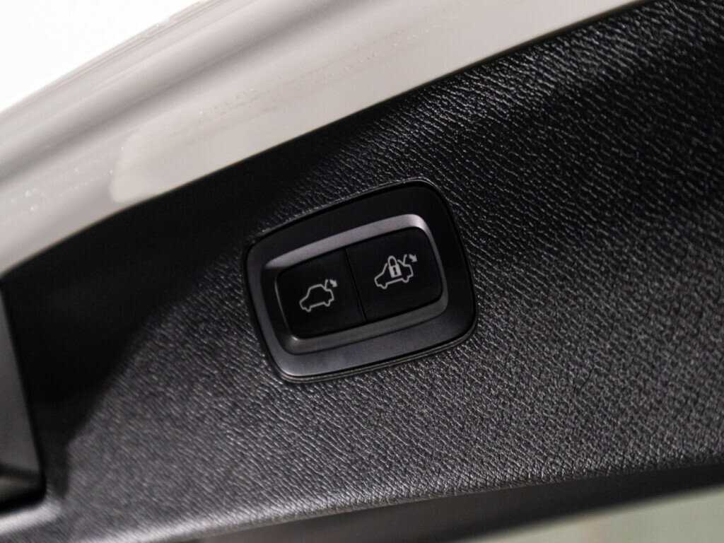 Volvo XC90 B5, 2020 Фото №17