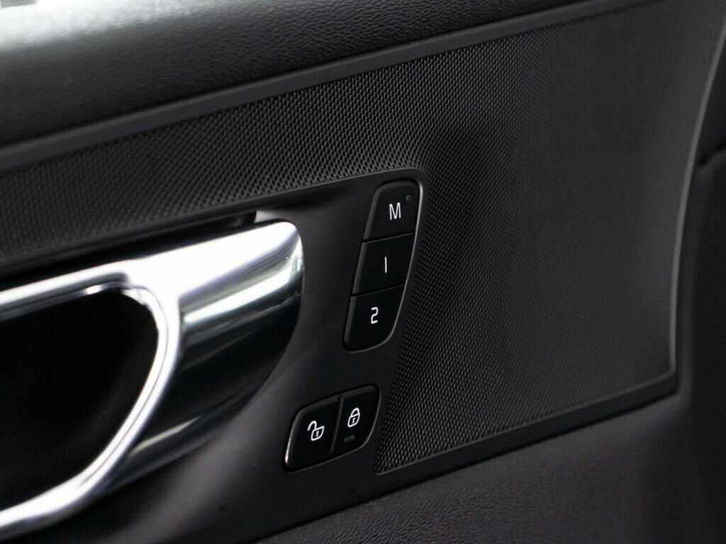 Volvo XC60, 2019 Фото №24