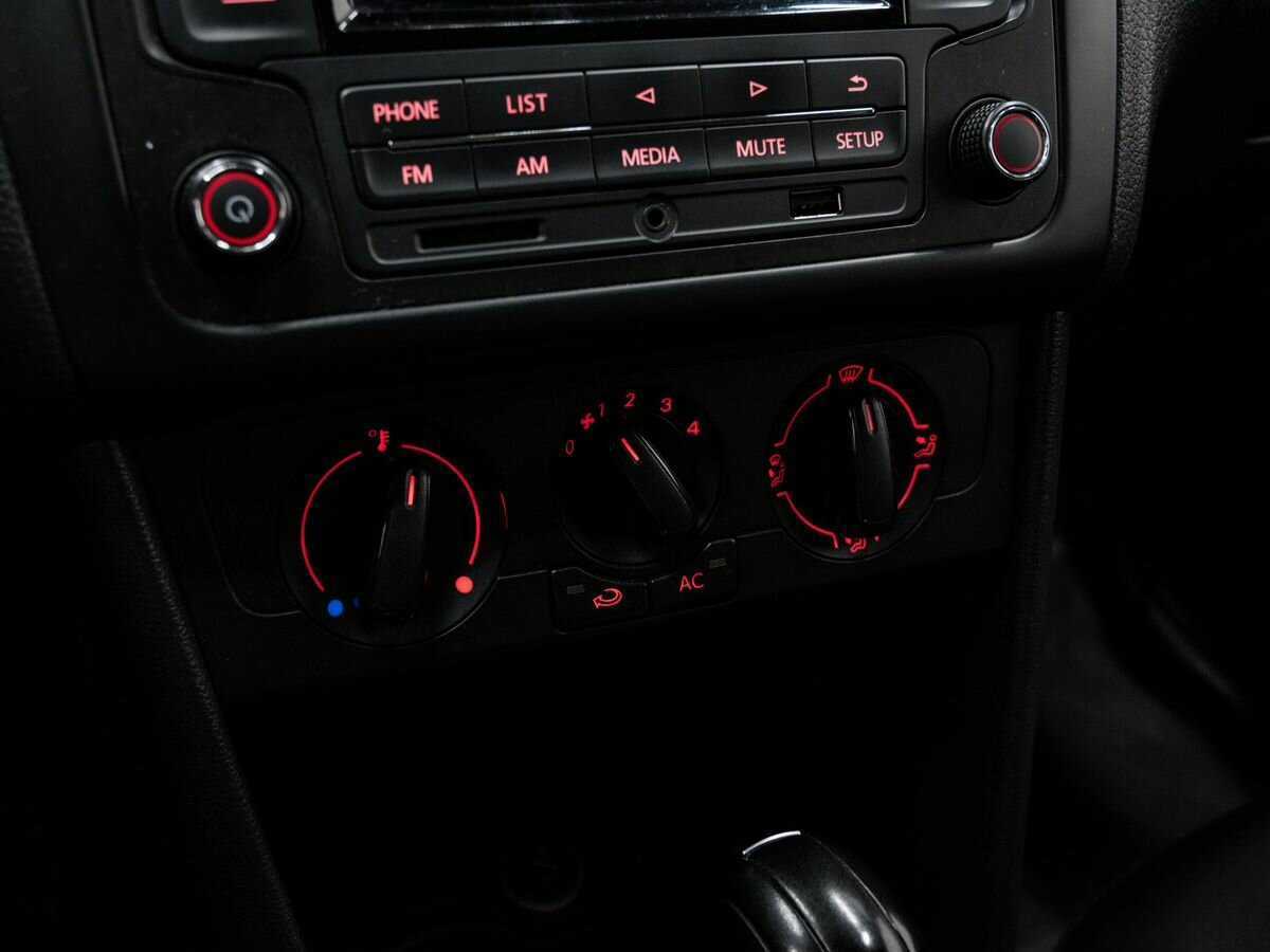 Volkswagen Polo, 2011 Фото №17