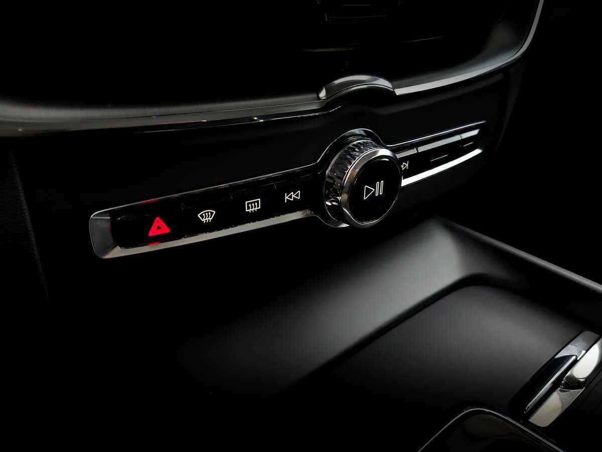 Volvo XC60, 2019 Фото №28