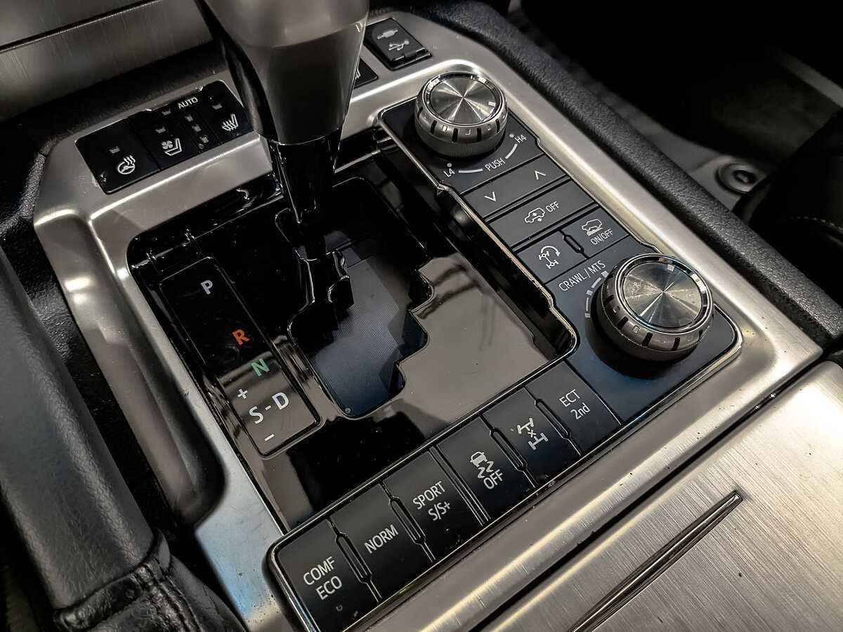 Toyota Land Cruiser, 2017 Фото №18