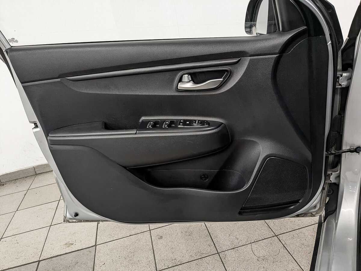 Kia Rio X-Line, 2020 Фото №17