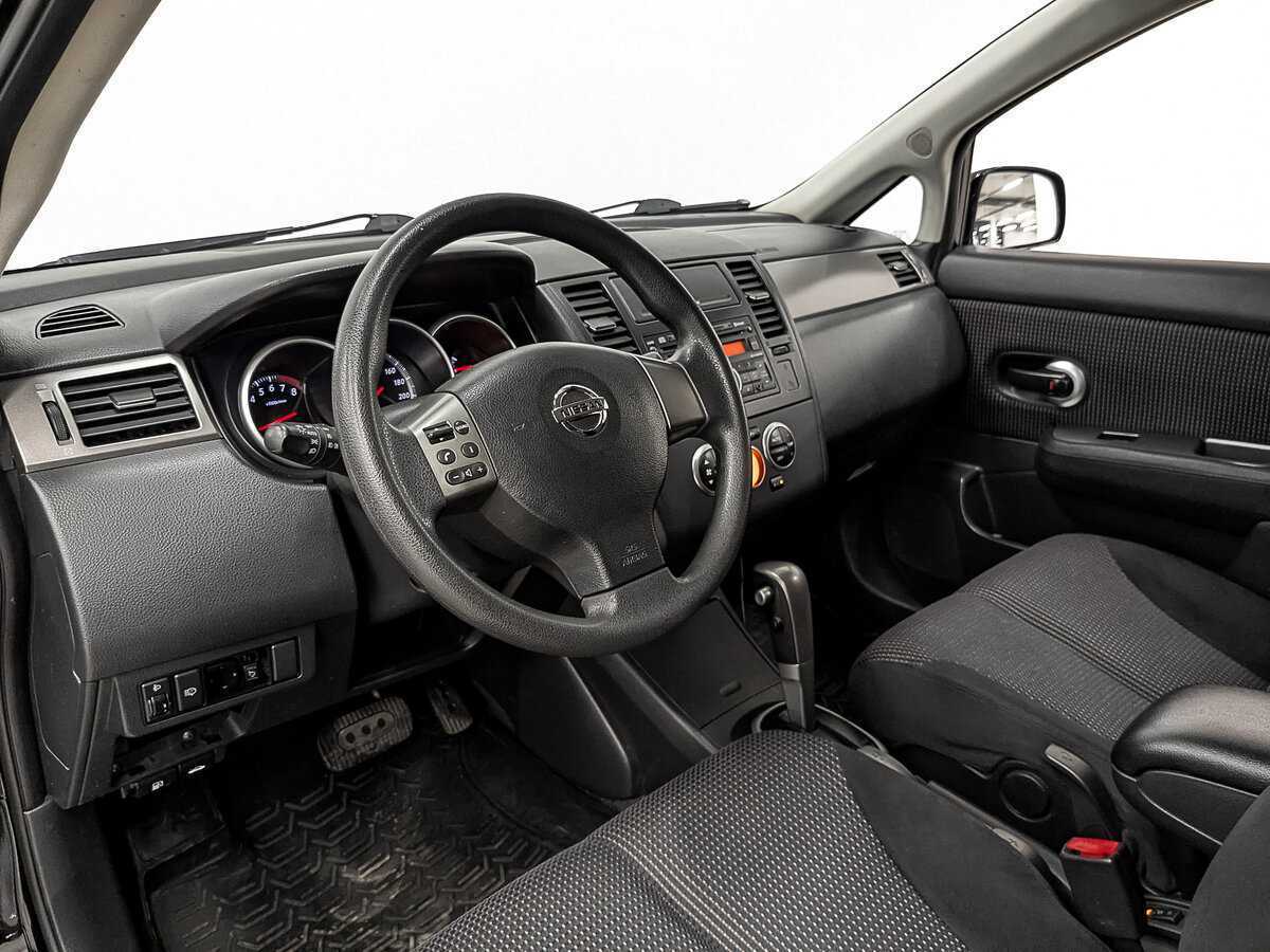 Nissan Tiida, 2010 Фото №15