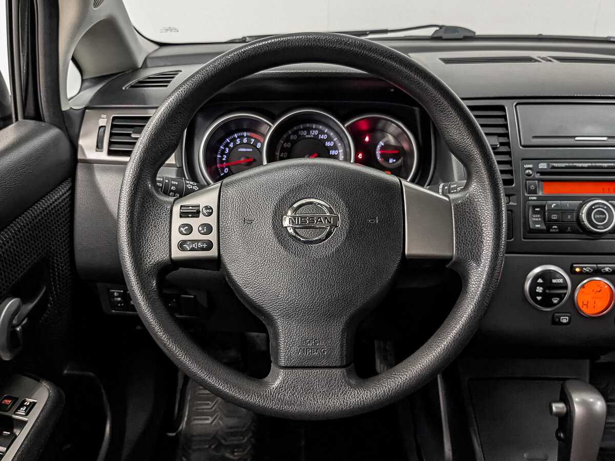 Nissan Tiida, 2010 Фото №21