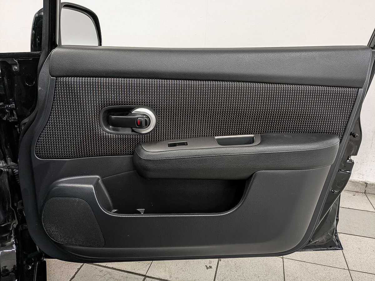 Nissan Tiida, 2010 Фото №24