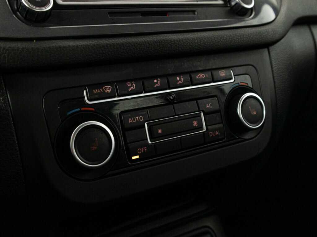 Volkswagen Tiguan, 2011 Фото №16